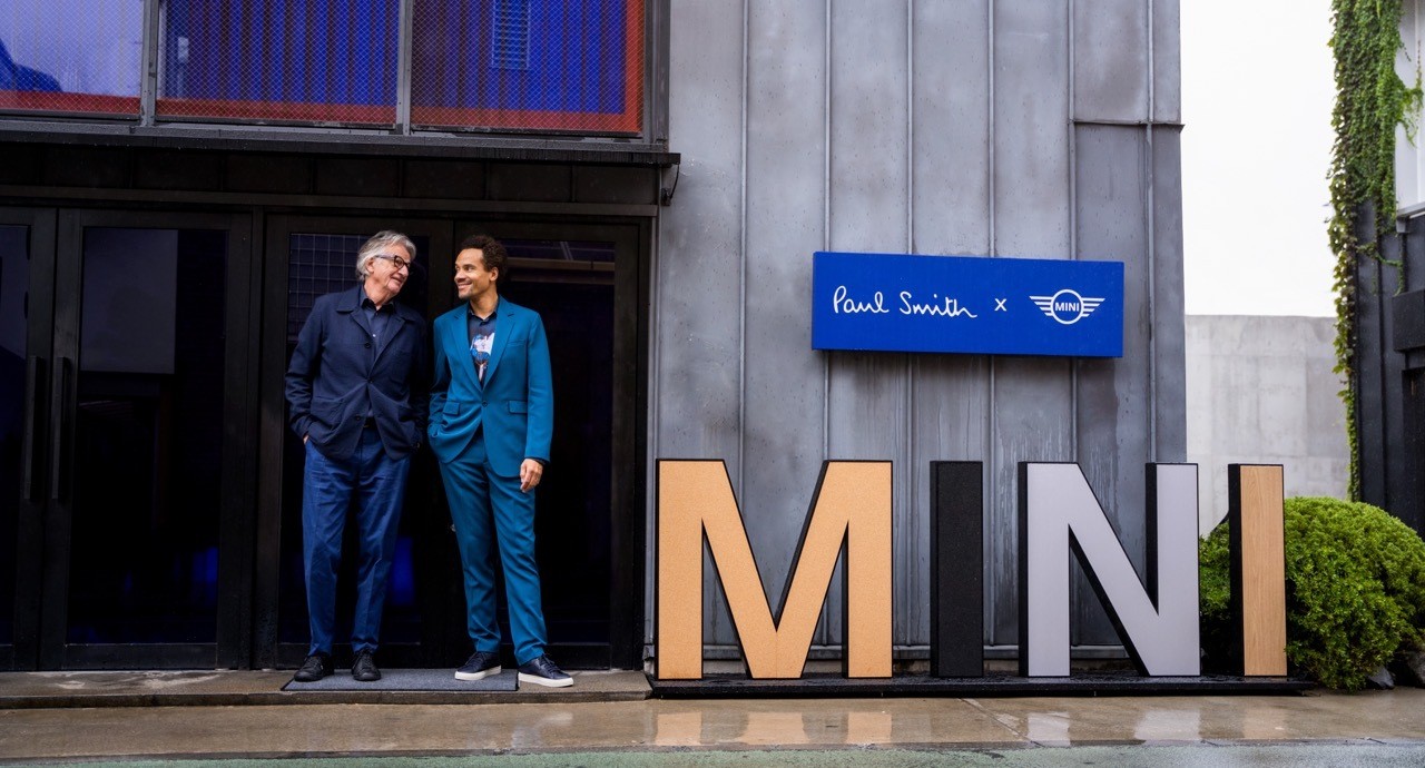 Oliver Heilmer and Paul Smith talking at the entrance to the event venue